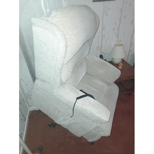 739 - Rise And Recline Chair