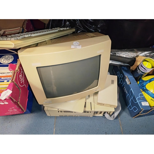 636 - Amstrad Pc 1512 Hd20 With Monitor, Keyboard And Lots Of Software