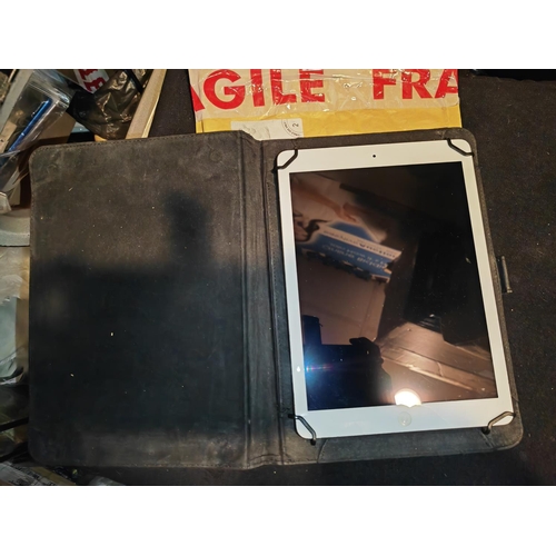 286 - Ipad Air 16Gb In Case Working Password Locked