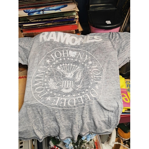 272 - Ramones Official T-Shirt Xl