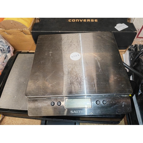 163 - Electric Panini Maker Plus A Pair Of Scales In Good Working Order