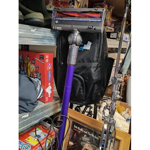 269 - Dyson Cordless Hoover With Charger And New Battery Working But Doesn'T Pick Up