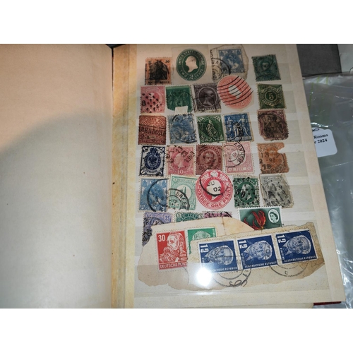 556 - Red Stock Book Of Older Foreign And Commonwealth Issue Stamps