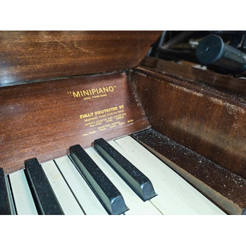 63 - Eavestaff Mini Piano Working