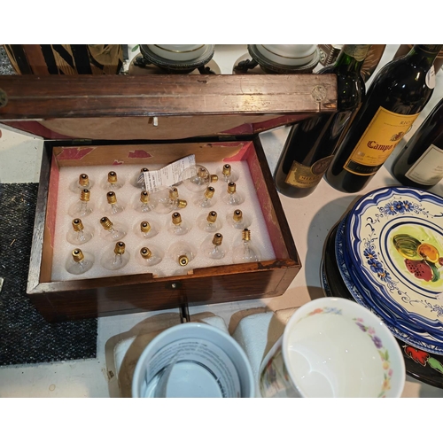 495 - Wooden Brass Inlaid Box Slightly A/F With Light Bulbs Inside