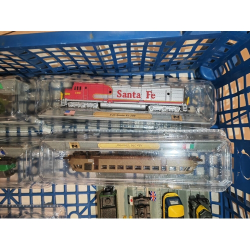 21 - 10 Del Prado Model Trains On Plynth'S 6 In Packaging 4 Unpackaged