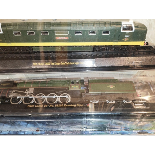 38 - 4 Amercom Large Static Model Trains On Plynth In Packaging