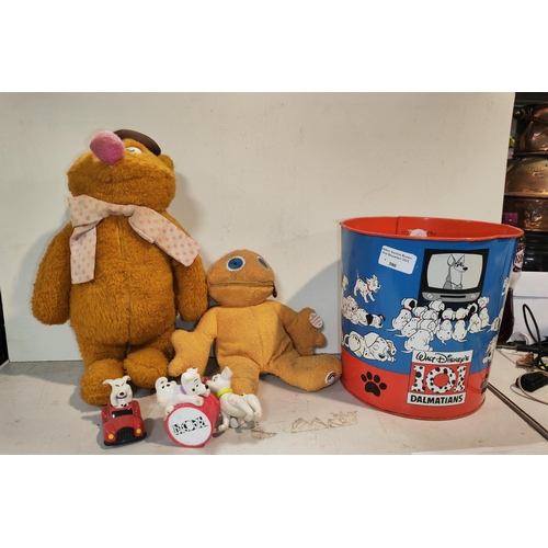 380 - 101 Dalmatians Paper Bin And 3 Figures Plus Fossey Bear Dated 1976 Plus A Zippy Soft Toy Dated 1972