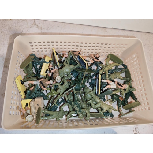 97 - Plastic Tray Of Toy Soldiers Including Britains Detail