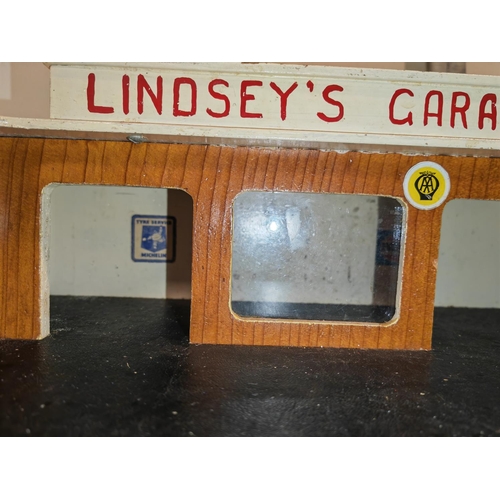 171 - Vintage Folding Wooden Garage Called Lindsay'S Garage