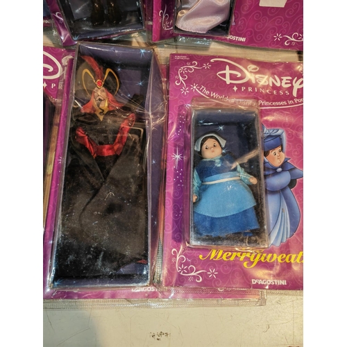 172 - 22 Disney Princess Dolls With Magazines In Packaging