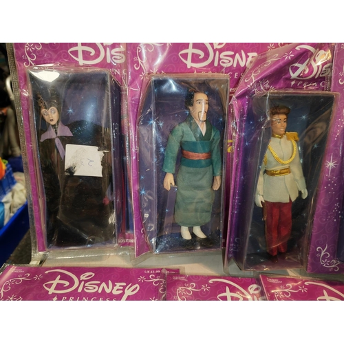 172 - 22 Disney Princess Dolls With Magazines In Packaging