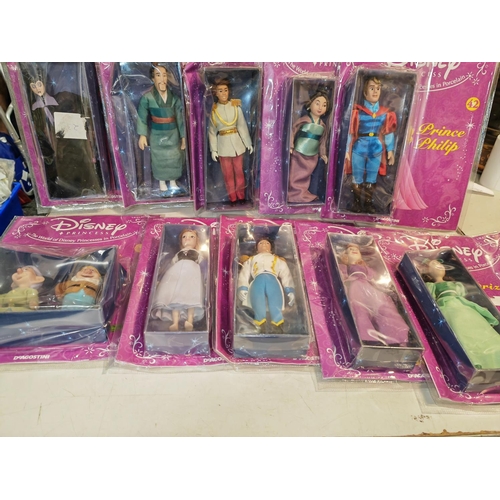 172 - 22 Disney Princess Dolls With Magazines In Packaging