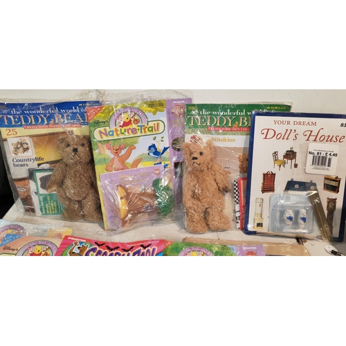 242 - 40 Mixed Toys With Magazines In Packaging Including, Teddy Bears, Scooby Doo, Angelina'S Fairy Tales... 