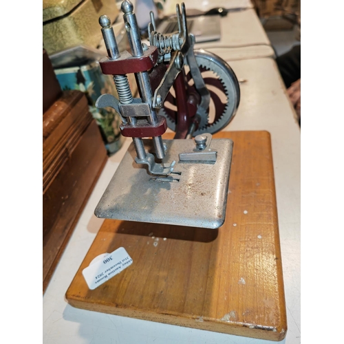 300 - Old Miniature Sewing Machine