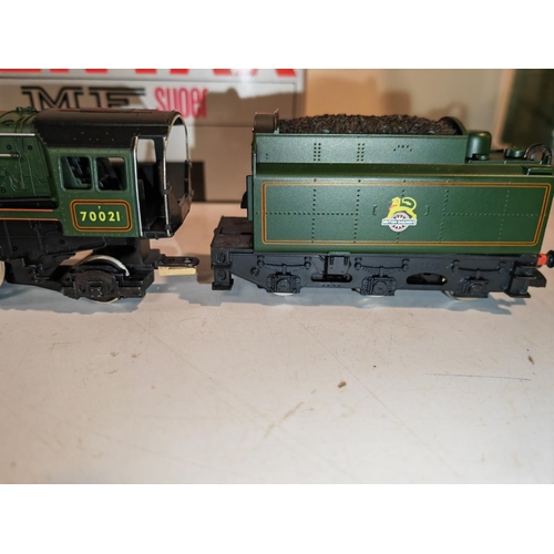 335 - Hornby Morning Star Locomotive With Tender No 70021