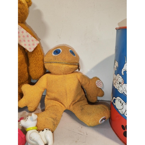 380 - 101 Dalmatians Paper Bin And 3 Figures Plus Fossey Bear Dated 1976 Plus A Zippy Soft Toy Dated 1972