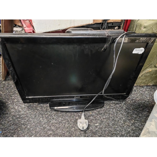 176 - Small Lcd Tv With Remote Control Working