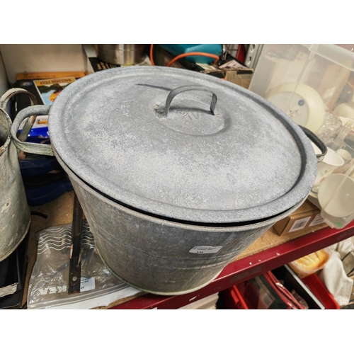 132 - Vintage Galvanised Washing Tub And Watering Can (No Rose)