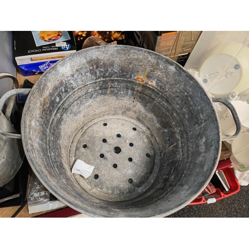 132 - Vintage Galvanised Washing Tub And Watering Can (No Rose)