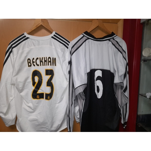 25 - Ice Hocket T-Shirt Plus A Beckham Football Shirt