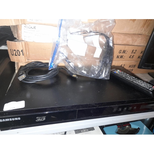 668 - Samsung 3D Blueray Dvd Player With Remote Control, 3D Glasses And HD Cable