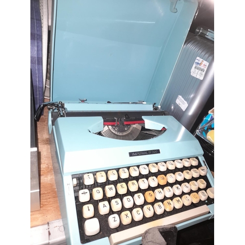 674 - Imperial 200 Typewriter In Case