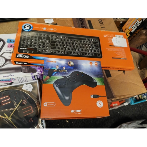 164 - Unused Bundle Of Pc Speakers, Keyboard And Game Pad