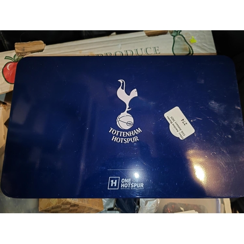 274 - Tottenham Hotspur 5 Piece Souvenier Case 2018/19