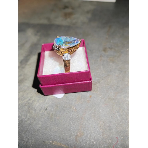 373 - Large Gold Plated Vintage Ring With Large Iridescent Stone Size U