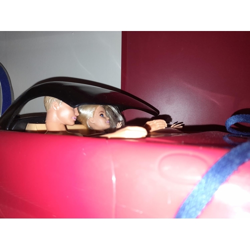 637 - Barbie Sports Car + Barbie & Ken Guitar