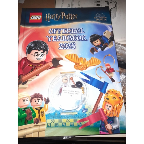 16 - Lego Harry Potter 2025 Book + Hp Figure