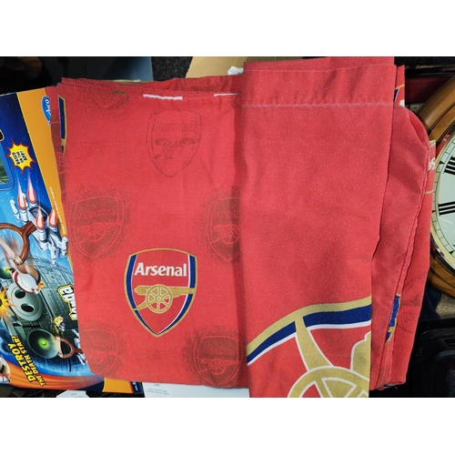 186 - Arsenal Official Duvet And Pillow