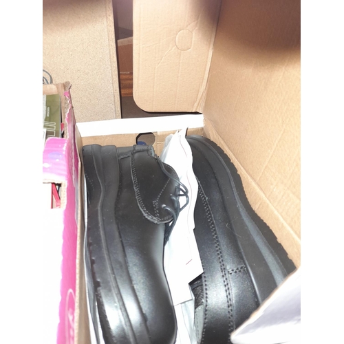 45 - Pair Of Black Women'S Safety Shoes Size 7 Unused In Box