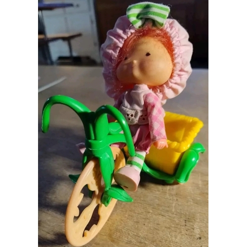 303 - Vintage 1981 Palitoy Strawberry Shortcake Doll Berry Cycle