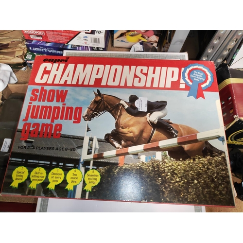 253 - Vintage Show Jumping Board Game