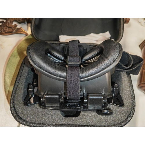 448 - 3 Flight Vr Headset In Case