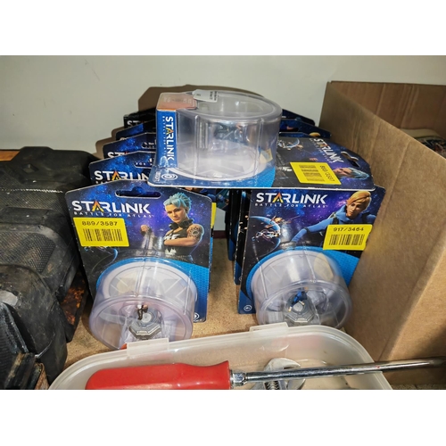 143 - 12 Starlink Figurines In Packaging