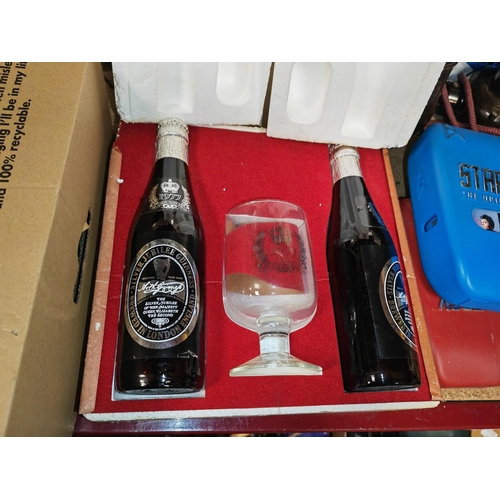 204 - Guinness 1977 Queens Silver Jubilee Presentation Set Box In Poor State