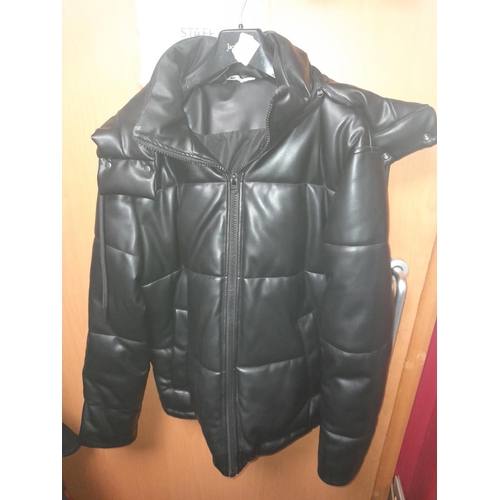 772 - Ladies Black Puffer Coat With Hood Size Medium