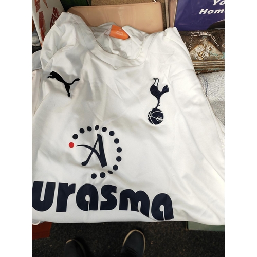 219 - Bag Of Hotspur Scarves, Hats And Tops