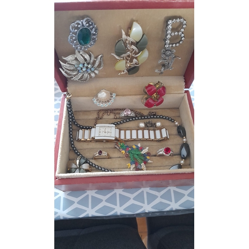 405 - Light Brown Jewellery Case With Vintage Jewellery