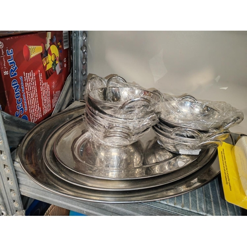 136 - 3 Large Stainless Steel Oval Plater Dishes Plus A Quantity Of Balti Dishes