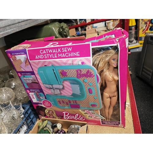 159 - Barbie Sewing Machine + 2 Barbies In Box