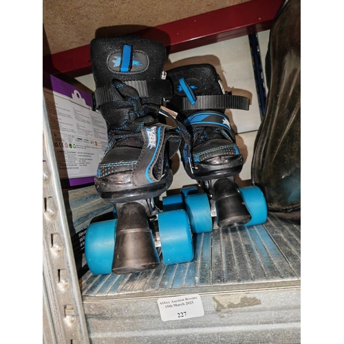 227 - No Fear Roller Skates Size 13-2.5 Kids As New