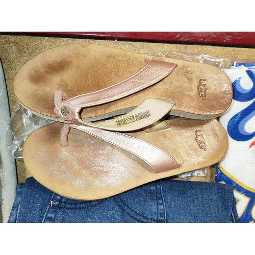162 - Ugg Genuine Sandals Size 5.5