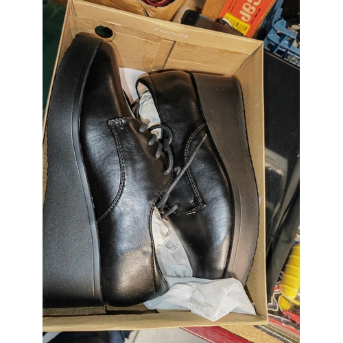 254 - Unused Pair Of Bellucar Shoes Size 6