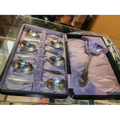 293 - 1920/30 Art Deco Silver Plated Dessert Spoon Set With Serving Spoon In Original Case
