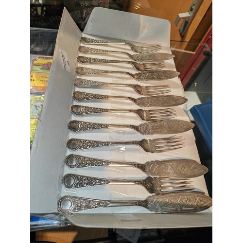 295 - Antique Victorian Good Quality Of 12 Pce Of Silver Plated Fish Knives And Forks, Gothic Decoration