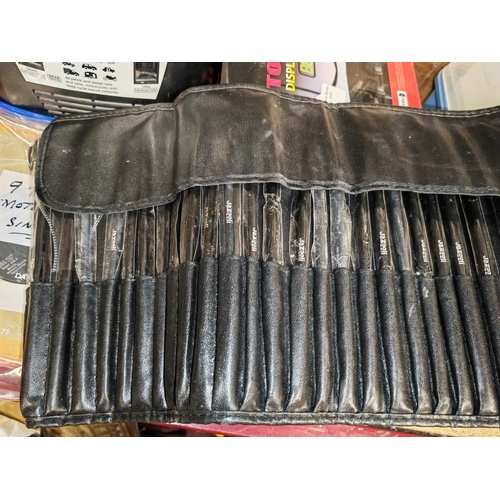159 - Cantilever Storage Box Plus Lots Og Unused Makeup Brushes
